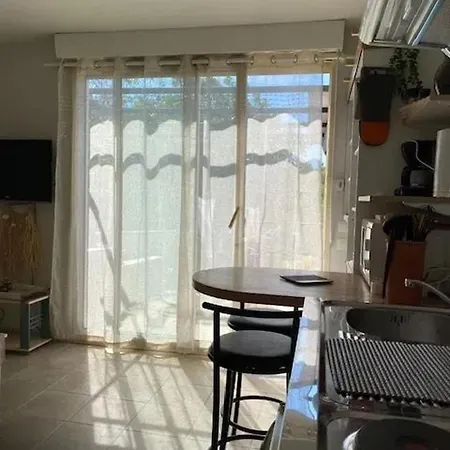 Cosy Avec Jardin A Aigues-mortes, 25 M² Apartmán *