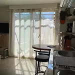 Cosy Avec Jardin A Aigues-mortes, 25 M² Apartament *